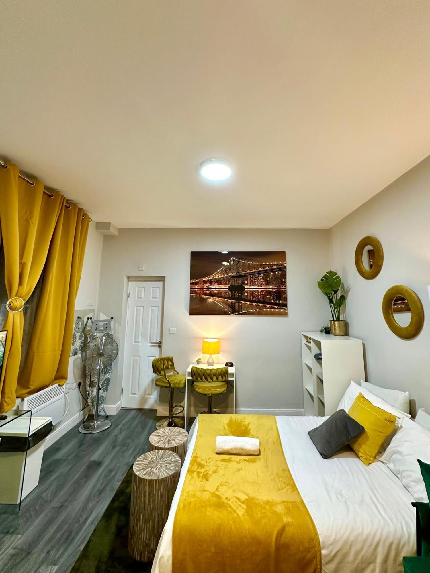 Private Luxurious City Studio-Daily,Weekly,Monthly Бирмингем Экстерьер фото